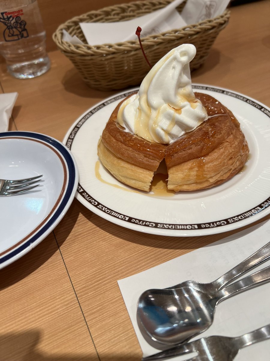 chako_mina's tweet photo. 寝れない日はコメダのシロノワールが美味しかった事を思い出す（´-`）.｡oO（

美味しかったいちごを思い出す（´-`）.｡oO

ナナちゃん人形の中をとってるおじさんを思い出す（´-`）.｡oO https://t.co/TYe3zorQi3