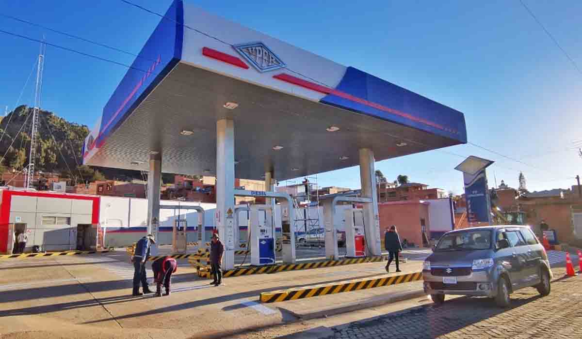 eldiabolivia's tweet image. El Gobierno advierte que algunos medios ejercen “acoso” en los surtidores para generar especulación
Lea más información &amp;gt;&amp;gt; eldia.com.bo/2025-01-28/eco…

#AlejandroGallardo #Combustible #Cisternas
#ElDíaBolivia