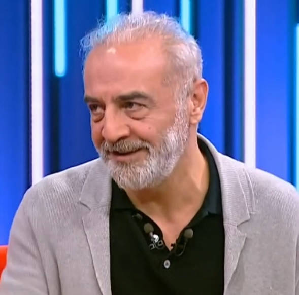 Yılmaz Erdoğan: "Biz başardığı için Beşiktaşlı olmadık. Biz sevdik. Çünkü karşılık beklentisi olmayan tek aşk hikayesi Beşiktaş'tır." (HT Spor)