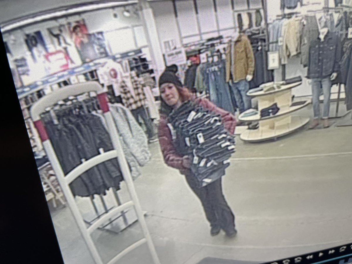 Tukwila Police (@tukwilapd) on Twitter photo ID ME - Jean Lady
If you’re here to commit ORC related thefts, you will be put on blast. This individual entered Old Navy on Jan 21 around 7:30PM grabbed a large amount of jeans & fled. Email Officer Gentile at c.gentile@tukwilawa.gov,call (206) 241-2121 or send us a PM w/ info ID ME - Jean Lady
If you’re here to commit ORC related thefts, you will be put on blast. This individual entered Old Navy on Jan 21 around 7:30PM grabbed a large amount of jeans & fled. Email Officer Gentile at c.gentile@tukwilawa.gov,call (206) 241-2121 or send us a PM w/ info