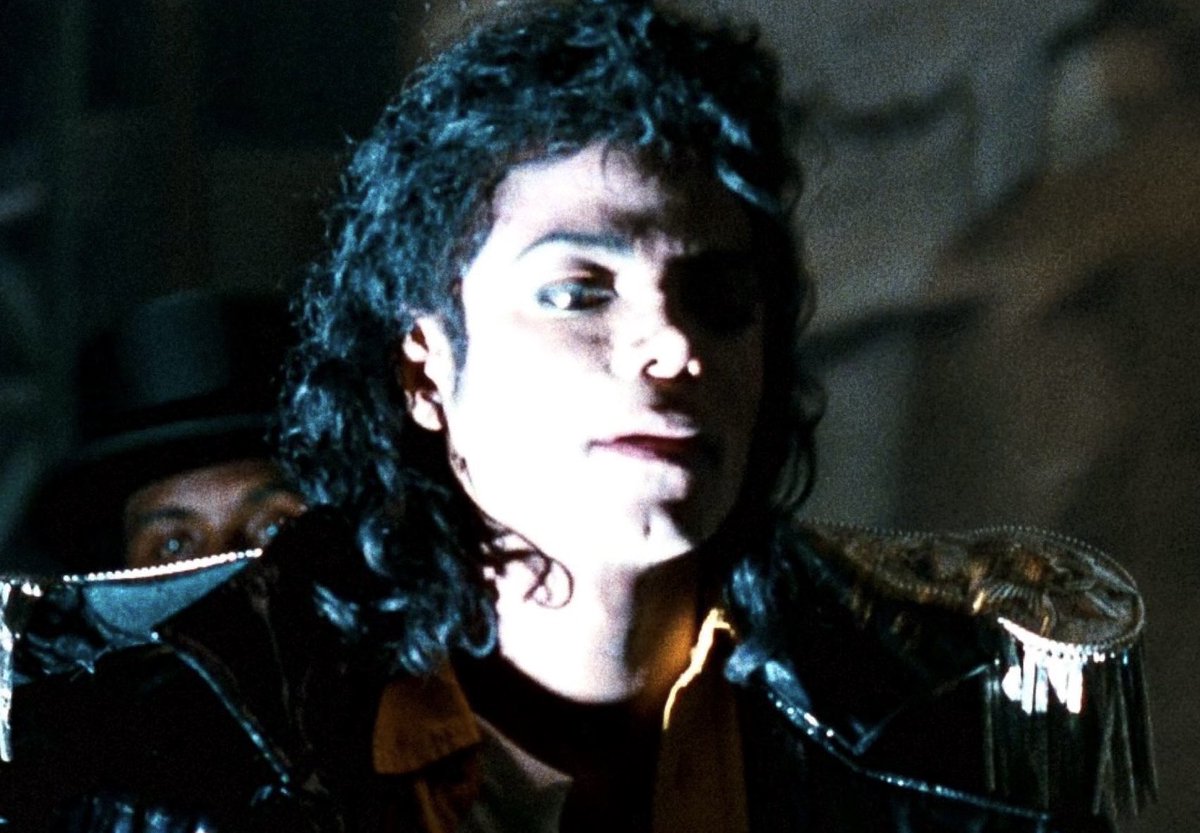 HechosMJJ's tweet photo. Michael Jackson momentos antes de salir a interpretar “Come Together”, 1988. https://t.co/DlhQFGVe1w