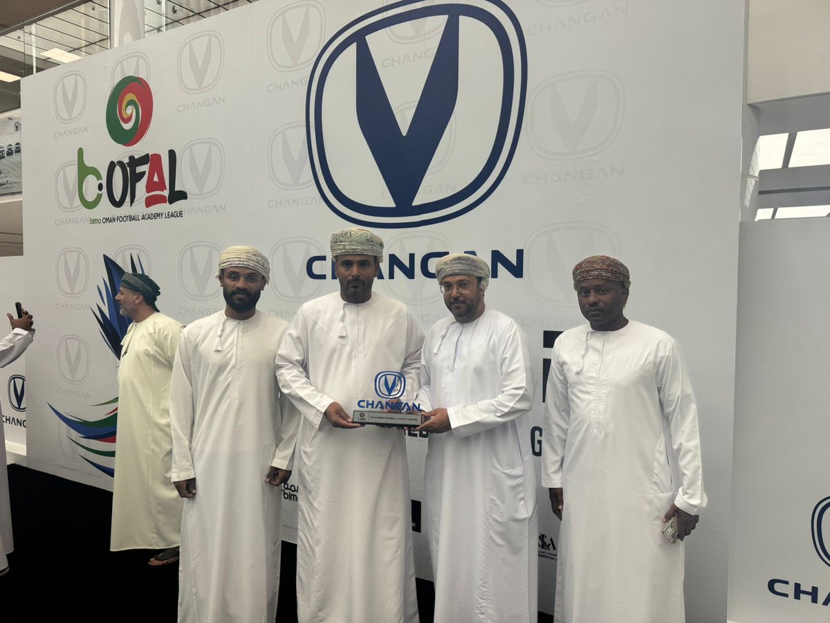 PromisingGene10's tweet photo. تكريم أكاديمية الجيل الواعد لحصولها على المركز الأول 🥇 على مستوى محافظة جنوب الشرقية للفئة العمرية ٢٠٠٩-٢٠١٠ بحضور جميع الطاقم الفني و الإداري للأكاديمية https://t.co/fKgaiuDuKK