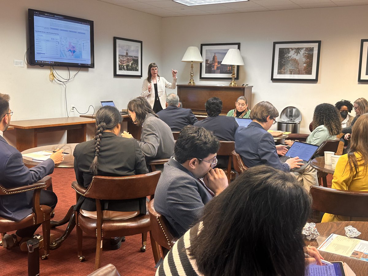 We kicked off our day at the Capitol with a briefing for #txlege staff on the importance of public education to the future of Texas. As we visit offices, we'll share our policy agenda with lawmakers!

Later, we'll testify against #SB2, the Senate's voucher proposal. #txed