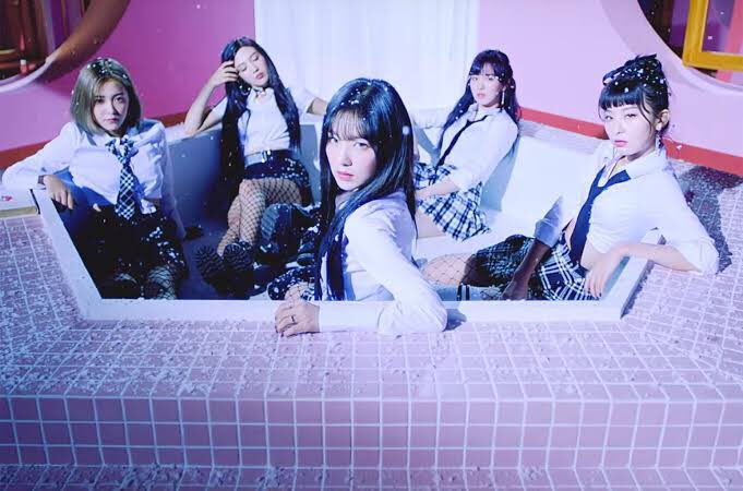 kchartsmaster's tweet photo. 7 years ago today, Red Velvet released ‘Bad Boy’. https://t.co/44TpeBFGfo