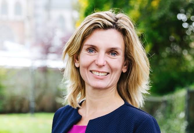 Respect voor burgemeester <a href="/jLangenacker/">Joyce Langenacker</a> die in haar eerste jaar in Zeist nu met een flinke beproeving te maken krijgt. Kalm en betrokken👌 #DenDolder