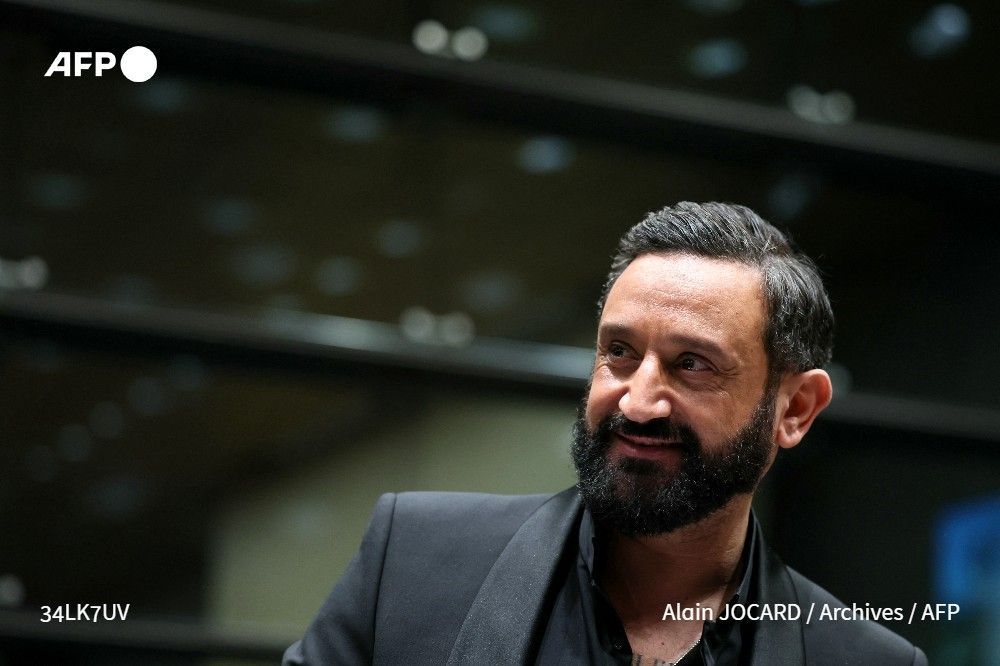 📺 Le groupe M6 envisage de recruter Cyril Hanouna pour des "émissions de divertissement, apolitiques, portant principalement sur l'actualité des médias", un projet rejeté par la majorité de ses journalistes, ont annoncé les représentants des rédactions de M6 et RTL #AFP
