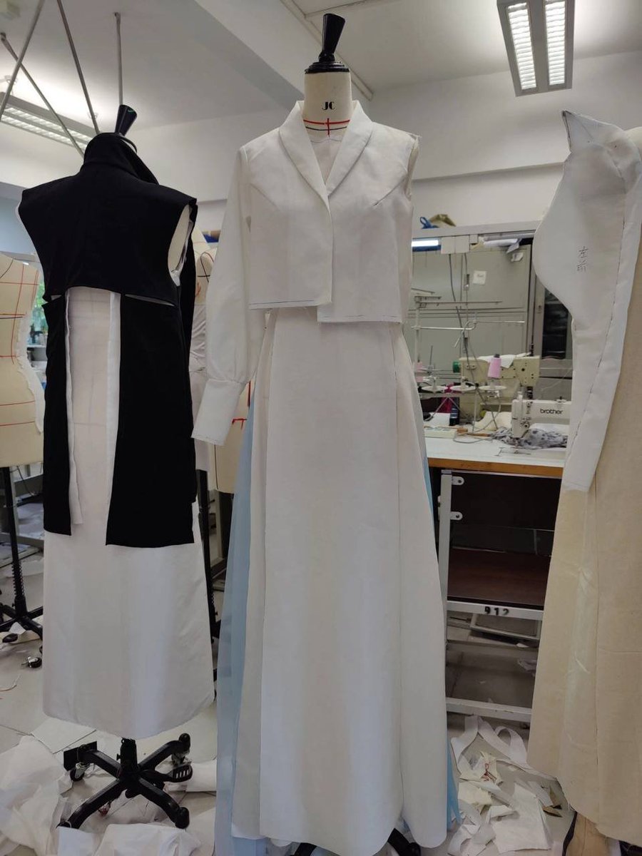 isabella234550's tweet image. Just hanging out in this dreamy white dress and jacket combo! Perfect for any occasion. ✨👗 #WardrobeEssentials #FashionLover #StyleCrush