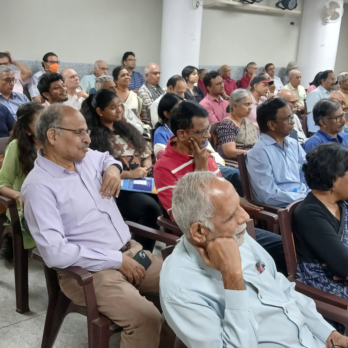 GuruswamyCenter's tweet photo. A full house listened with rapt attention to an extremely cogent and stimulating summarization by @EmergingRoy of the state of the Indian economy and suggestions for the rapidly narrowing course corrections that may yet salvage it. https://t.co/4KL3rGn61f