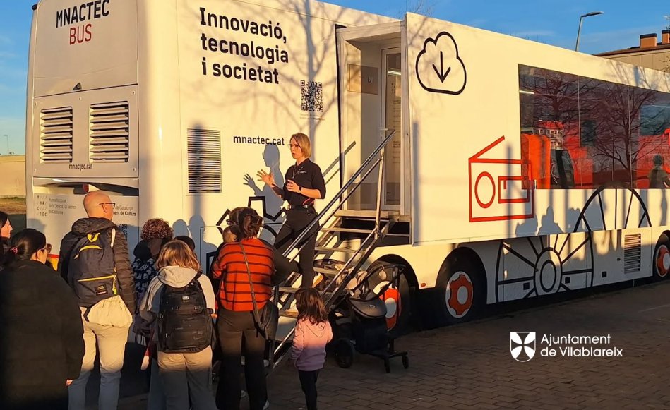 Vilablareix_cat's tweet photo. 👏 Aquest cap de setmana, més de 200 persones han visitat el bus del @MNACTEC a Vilablareix!

💡Es tracta d'una iniciativa itinerant amb activitats lúdiques i educatives al voltant de la cultura científica.

ℹ️ https://t.co/omQYafkjkK

#Vilablareix #Cultura #MNACTEC https://t.co/BMBKL8W6YP