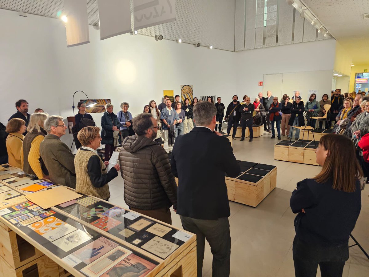 Dipta_cat's tweet image. #TalentDipta👉Les alumnes de l'@eadreus Carlota Sancho i Hasna El Haddari s'enduen els premis de la Fundació Josep Piqué a la millor trajectòria curricular i al millor projecte final de grau. El lliurament s'ha celebrat al centre, en un acte encapçalat pel diputat @PepBaiges