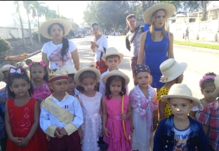 Desfile y actividad cultural por el natalicio 172 de José Martí, alegría en todos nuestros niños y niñas.
<a href="/AleidaSuarezSa2/">Aleida Suarez Sanchez</a> <a href="/PlutinArgelio/">Argelio Plutin</a> <a href="/OdalisPerez79/">Odalis Perez</a>
<a href="/LHierresuelo/">Luis Hierresuelo</a>  <a href="/dmesantiago2019/">DME Santiago de Cuba</a> <a href="/dme2frente/">DME - Segundo Frente</a>  #PrimeraInfanciaImporta
#SegundoFrente