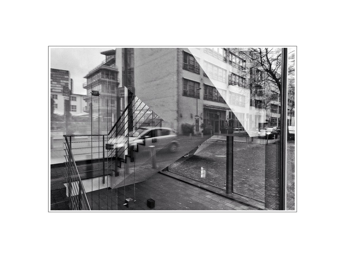 Unterwegs in Düsseldorf.
Linien.
Treppen.
Spiegelungen.