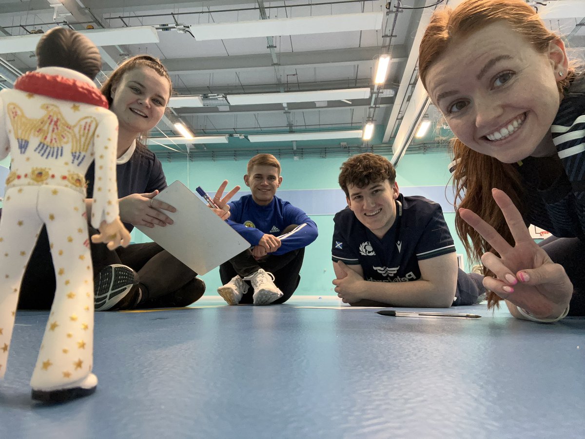 👀 ✍🏻 
Elvis the mascot watching on as the Blue Suede Shoes created a warm-up and skill related practice for Minesweep &amp; Fireball.

💙👞 #StrathSportEd2025