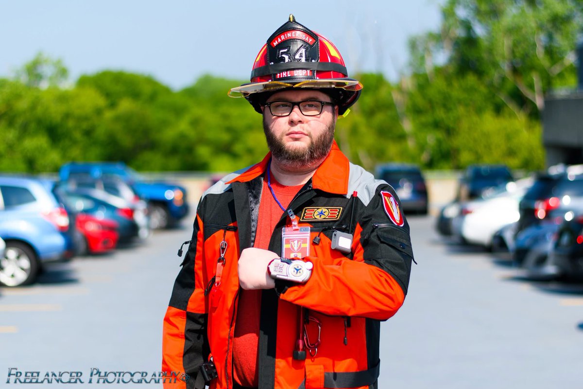 SentaiJackets's tweet image. Great shot from #FreelancerPhotography of our client wearing his Red Rescue Series jacket paired with a real ‘Mariner Bay’ Firefighter helmet he made! ⛑️
#powerrangers #redranger #lightspeedrescue #firefighters