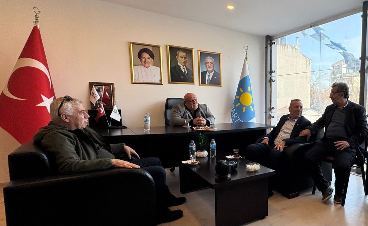 buyukmubadele's tweet photo. Büyük Mübadele Derneği yönetim kurulu başkanı Sabit Semiz ve yönetim kurulu üyeleri, İYİ Parti Çatalca İlçe Başkanı Sayın Niyazi Uyar'ı makamında ziyaret etti.
#catalca #mubadele #dernek #istanbul #iyi #iyiparti @iyiparti @iyi_parti_istbl @iyiparti_34 https://t.co/X4kWZjOgf8