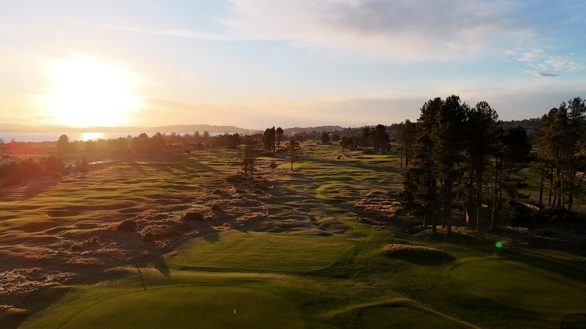 conorWalsh11's tweet photo. Sunset views over home 🌅

The new micro-landforms we’ve re-introduced are taking shape at @MonifiethLinks and Conor had the drones out last weekend to provide another special sneak preview! 🏴󠁧󠁢󠁳󠁣󠁴󠁿

#cjwgolf #monifiethlinks #golfdrones #bunkerrestoration https://t.co/kvm8QqBmiz