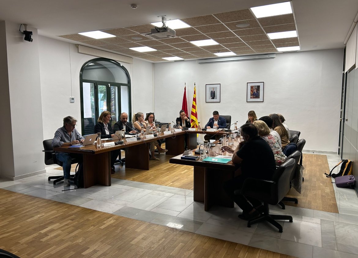 🔴 En marxa el Ple Ordinari convocat per avui dimarts 28 de gener de 2025

➡️ El podeu seguir en directe al canal de Youtube del consistori o també per Ràdio Santvi (107.4FM o radiosantvi.cat)