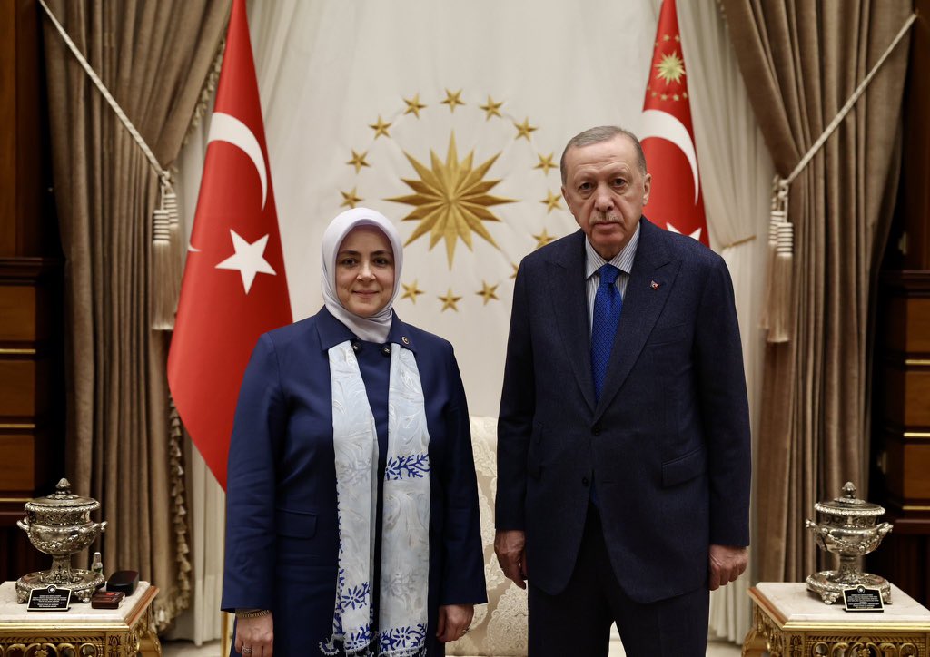 cigdemerdogantr's tweet photo. Cumhurbaşkanımız Sayın Recep Tayyip Erdoğan’ın tensipleri ile AK Parti Genel Merkez Kadın Kollarımızın 7. Olağan Kongresinde adayımız olarak açıklanan İstanbul Milletvekilimiz Tuğba Işık Ercan’ı tebrik ediyorum.

Kongrede görevi devredecek olan Kadın Kolları Başkanımız, Düzce Milletvekilimiz Ayşe Keşir’e emek ve gayretlerinden dolayı teşekkür ederim.

Teşkilatımıza, AK Kadınlarımıza ve ülkemize hayırlı, uğurlu olsun.