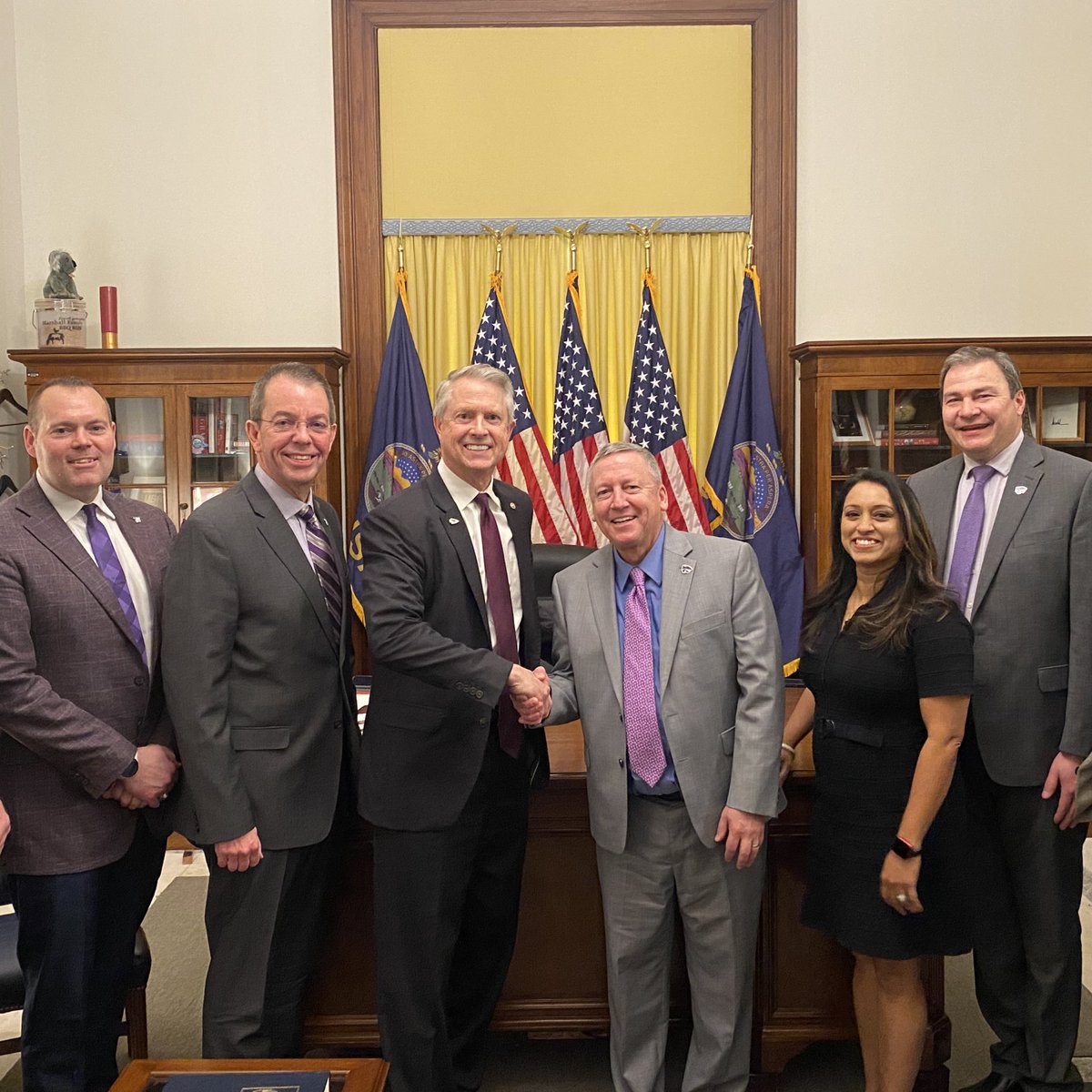 ‘Cats are back on Capitol Hill!

Always a pleasure to visit with our federal leadership and share how K-State is doing great work for our state and world. 

#KState