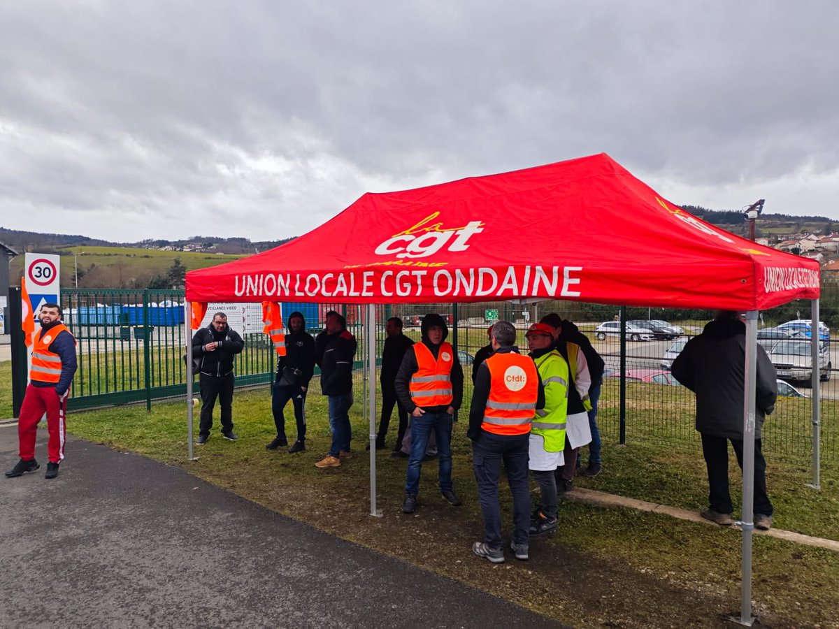 udcgt42's tweet photo. 🔴 Mouvement de grève chez Coveris Firminy pour des augmentations de salaire et une amélioration des conditions de travail ✊🏻
#CGT #Loire #greve https://t.co/jRLxxPuUj4