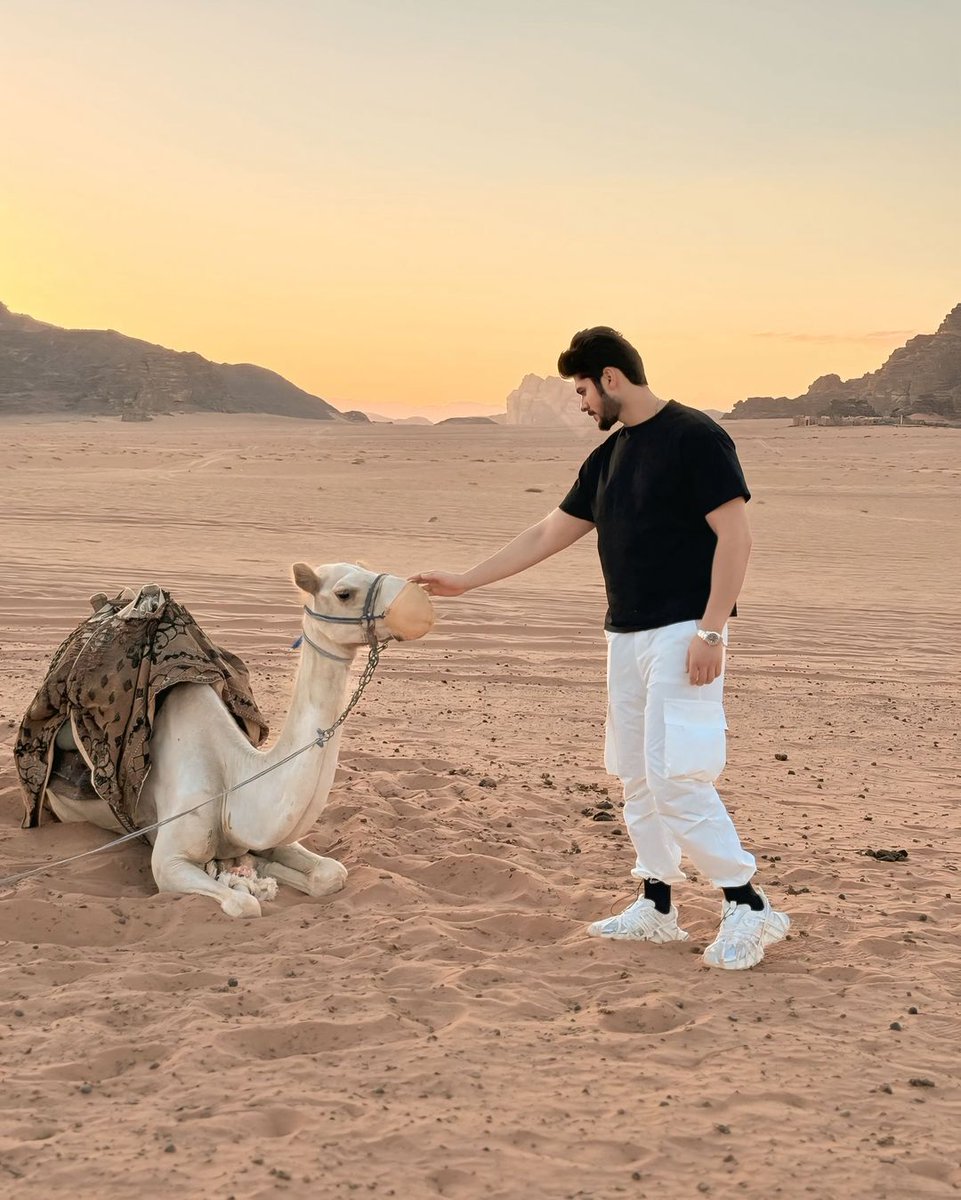 780o1995's tweet photo. اهواي متغير 🐪
هاي الأرض جانت بيوم من الايام بحر 🌊 https://t.co/ESOAAjgQeV