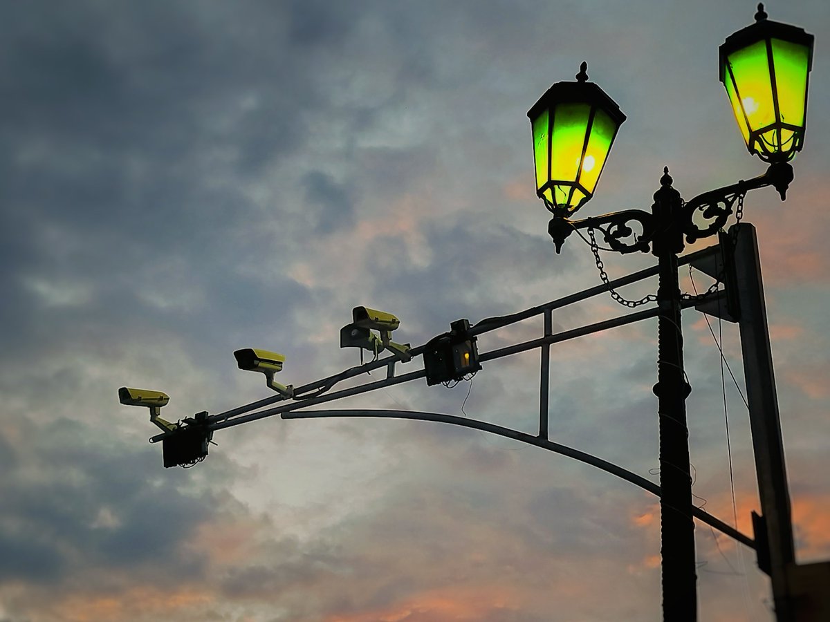 yashashwi259's tweet photo. It's 2025
.
.
.
#2025 #photography #photooftheday #streetphotography #PhotographyIsArt #picture #pictures #pic #photo #lamp #rain https://t.co/cK7hVJ9HeL