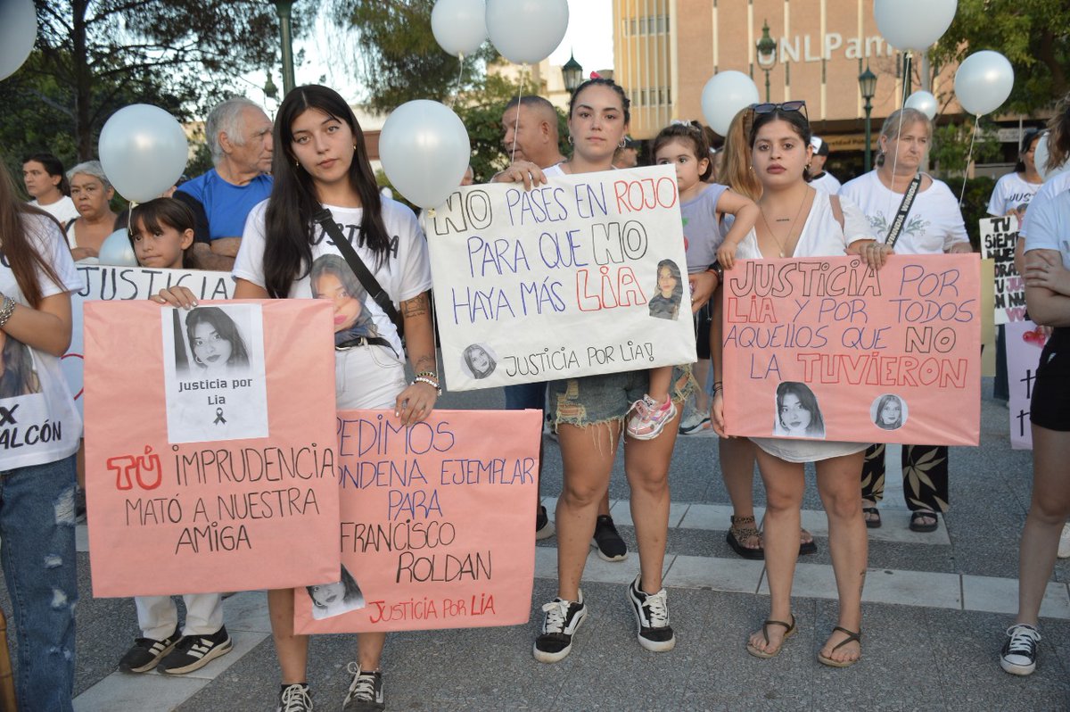 Acá estamos Li, todas juntas unidas luchando por vos, las tuyas, el grupito de siempre, tus amigas.
JUSTICIA POR LIA.
te amo mi mariposita🦋🤍🪽