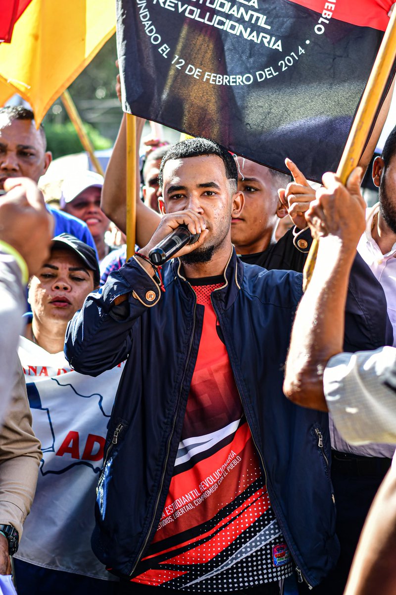 SomosFER_'s tweet photo. ¡CON LA SALUD DE LOS ESTUDIANTES NO SE JUEGA!

Por segunda día el FER , la ADP y otras organizaciones sociales y populares de San Fco. de Macorís marcharon por las principales calles del municipio, exigiendo respuesta reales a los constantes casos de intoxicaciones de estudiantes https://t.co/ViW8mAEN3I