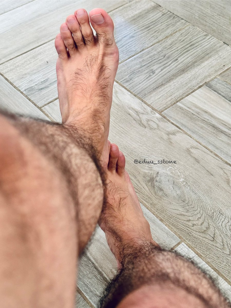 eduu_sstone's tweet photo. ✌🏻 #hairy #pies #hairyfeet #piesmasculinos https://t.co/5gGzGGo0Jp