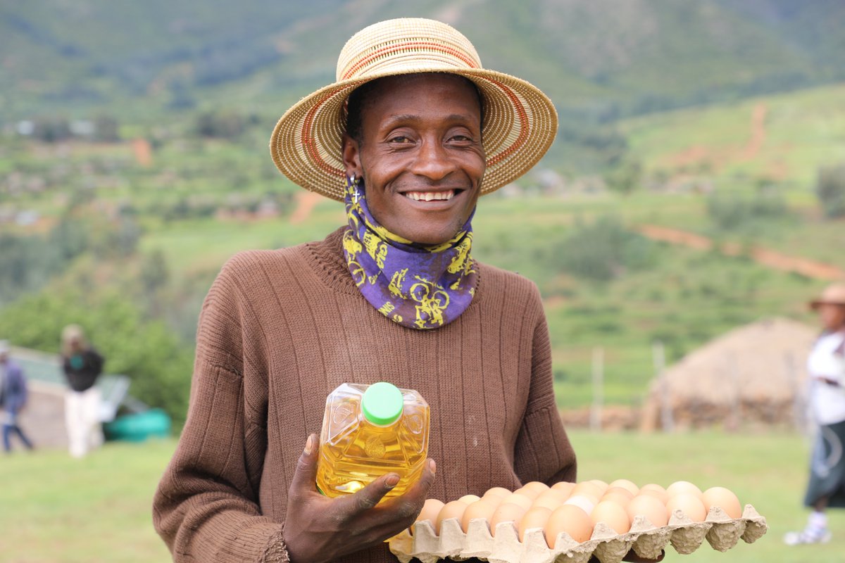 WorldvisionLS's tweet photo. 🌾 Emergency Relief Across Lesotho 🌾
By the end of this week, World Vision Lesotho reached 322 households in 🇱🇸 delivering life-saving food packages to families devastated by the El Niño-induced drought.
#RacingToSaveLives #EndingHunger #WorldVisionLesotho https://t.co/GoJ4rLqe2C