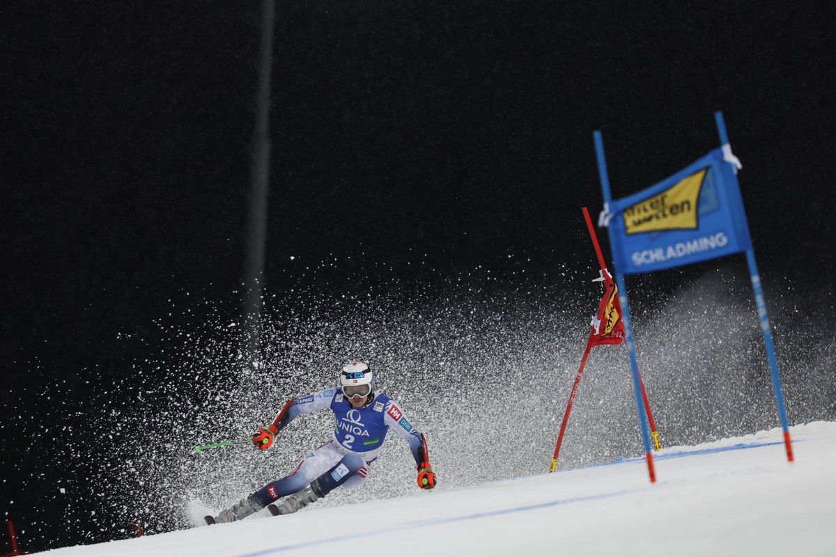 fisalpine's tweet photo. After the first run in Schladming, Loïc Meillard 🇨🇭 leads the pack with a time of 51.43. Alexander Steen Olsen 🇳🇴 follows closely, just 0.11 seconds behind, while Henrik Kristoffersen 🇳🇴 sits in third, 0.24 seconds off the pace. The stage is set for an exciting second run at 20:45 CET! 🎿✨

📸 @agencezoom 

#fisalpine #wintersport #worldcupschladming #skiverrückt