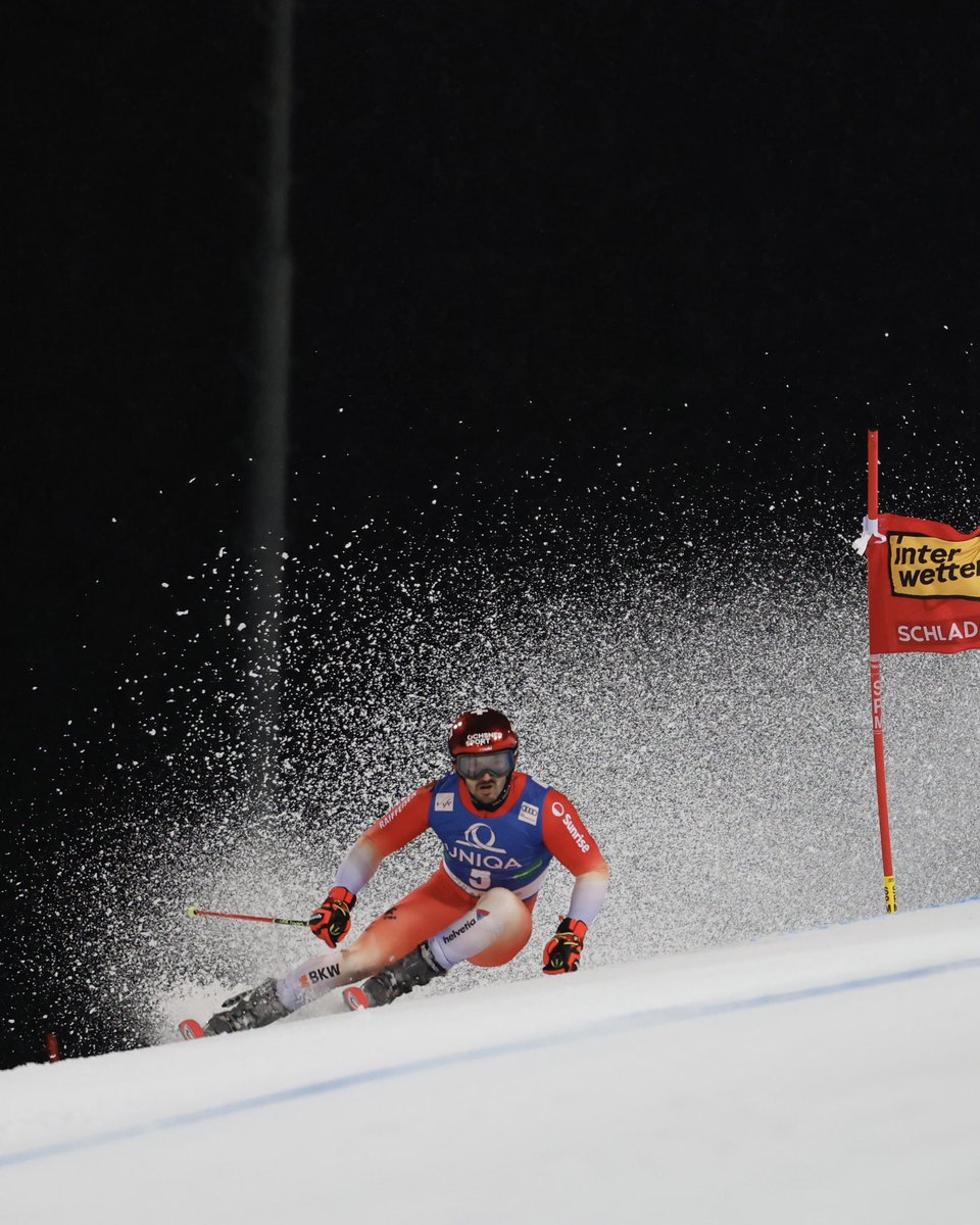 fisalpine's tweet photo. After the first run in Schladming, Loïc Meillard 🇨🇭 leads the pack with a time of 51.43. Alexander Steen Olsen 🇳🇴 follows closely, just 0.11 seconds behind, while Henrik Kristoffersen 🇳🇴 sits in third, 0.24 seconds off the pace. The stage is set for an exciting second run at 20:45 CET! 🎿✨

📸 @agencezoom 

#fisalpine #wintersport #worldcupschladming #skiverrückt