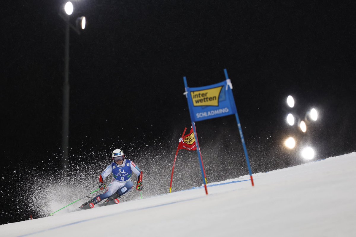 fisalpine's tweet photo. After the first run in Schladming, Loïc Meillard 🇨🇭 leads the pack with a time of 51.43. Alexander Steen Olsen 🇳🇴 follows closely, just 0.11 seconds behind, while Henrik Kristoffersen 🇳🇴 sits in third, 0.24 seconds off the pace. The stage is set for an exciting second run at 20:45 CET! 🎿✨

📸 @agencezoom 

#fisalpine #wintersport #worldcupschladming #skiverrückt