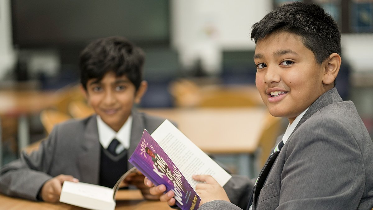 Booktrust's tweet photo. Don't miss out on #SparkReading! 📚

It's our new programme for Key Stage 3, featuring 40 specially curated books and supporting resources, ideal for developing sociable reading experiences in your school.

But we only have a limited number of packs:

https://t.co/UXhIKMMolb https://t.co/8DH0T2Vos5