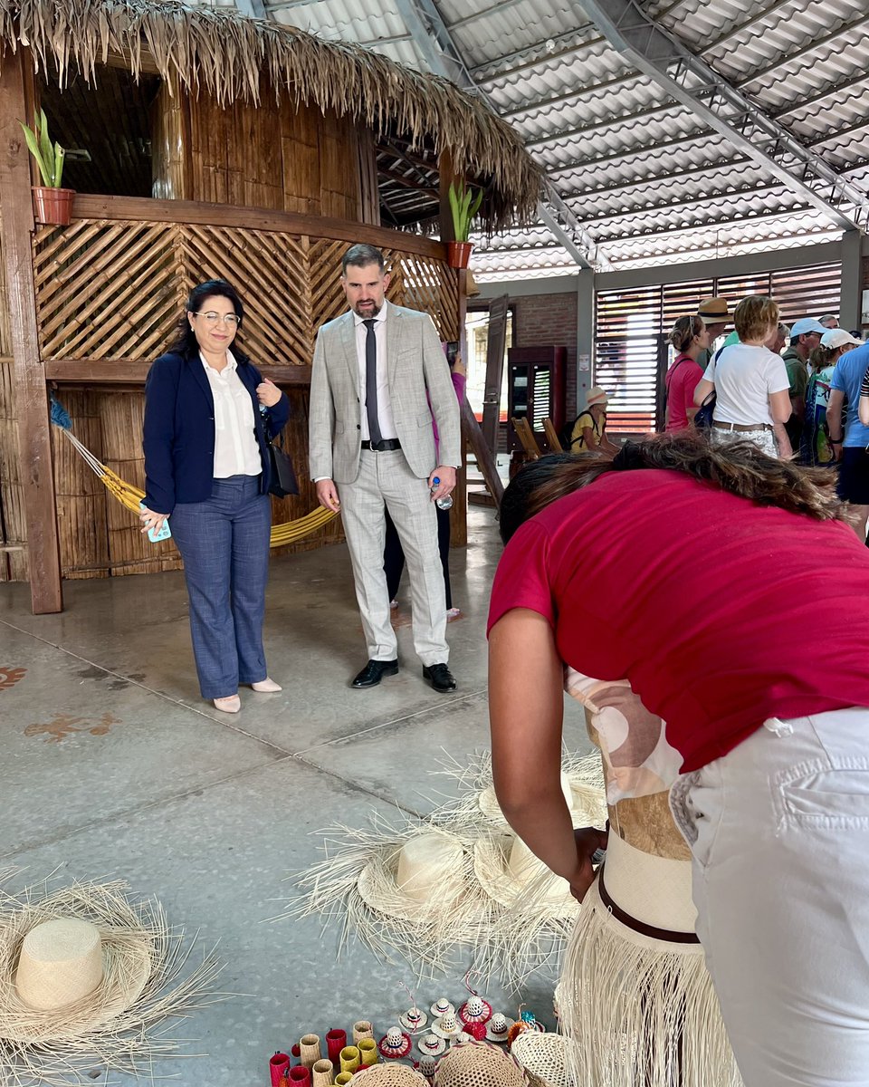 Guillo_Felix's tweet photo. Conmemoración de la Inmolación del General Eloy Alfaro

La ESPAM MFL participó en una ceremonia solemne para conmemorar un año más de la inmolación del General Eloy Alfaro Delgado, símbolo de libertad y progreso en Ecuador. https://t.co/fMAqv7teGr