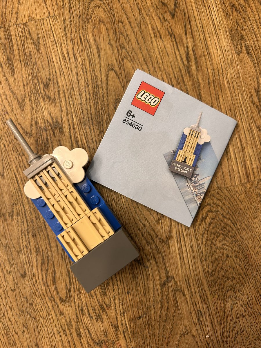 Never have I ever thrown away stickers for a Lego set. 
And I bought it in New York. 🥺 <a href="/LEGO_Group/">LEGO</a>