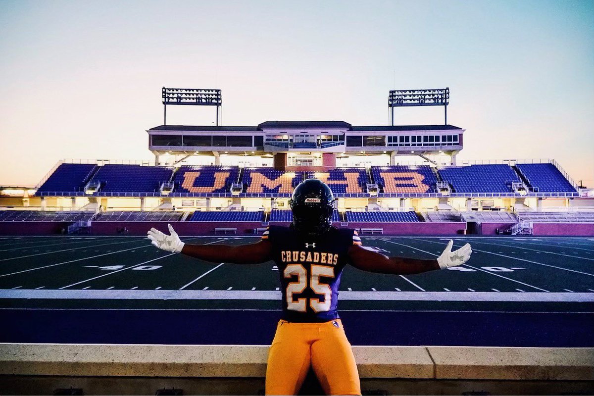 After a great talk with <a href="/CoachYzaguirre/">Matthew Yzaguirre</a> I’m blessed to receive an offer from UMHB <a href="/CruFootball/">UMHB Football🏈</a> <a href="/BrewerHSFB/">Brewer Football</a> <a href="/RLC550/">Coach Carraway, M.EdL.</a> <a href="/GarrettxKenny/">Coach Kenny</a> <a href="/TXRecruits/">Texas Recruits</a>