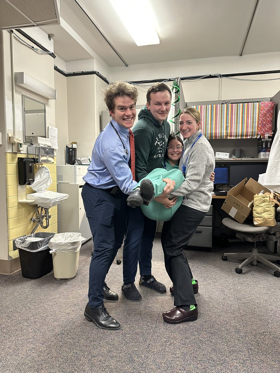 simplyy_ruby's tweet image. When you’re on nights but your co-residents and husband bring you tacos and snacks AFTER breaking into your house the night before to decorate all to say HBD! I couldn’t ask for a better group to spend 7 years with 🥹 #dukesurgery