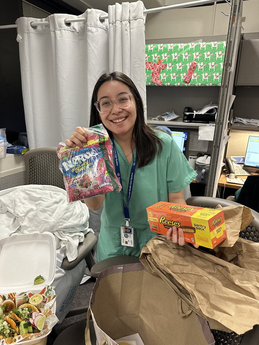 simplyy_ruby's tweet image. When you’re on nights but your co-residents and husband bring you tacos and snacks AFTER breaking into your house the night before to decorate all to say HBD! I couldn’t ask for a better group to spend 7 years with 🥹 #dukesurgery