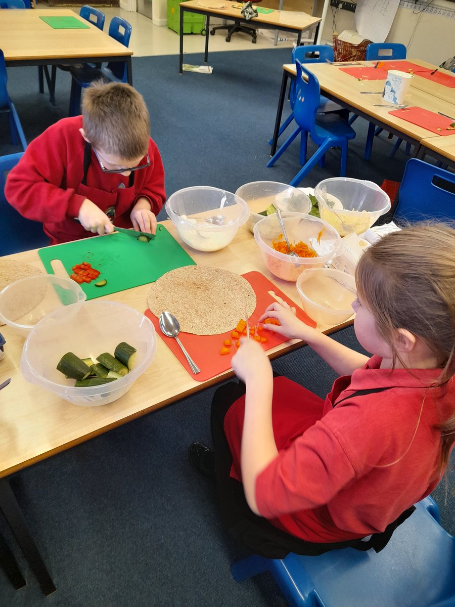 Healthy Lunches Workshop delivered by Marden Vale Phunky Ambassadors. We helped Year 4 make some healthy wraps. Some great tasting and making- well done! <a href="/PhunkyFoods/">PhunkyFoods</a> <a href="/wiltscouncil/">Wiltshire Council #WiltshireTogether</a>