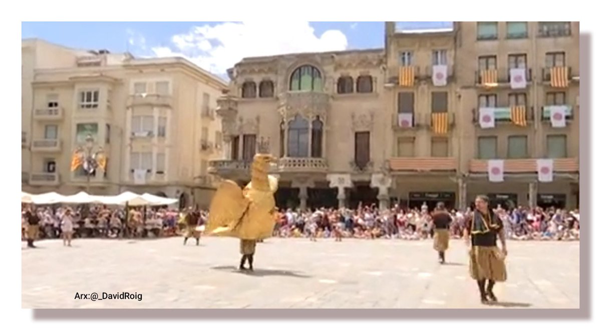 Ball de lluïment 
#AligaDeReus #AligaDeCatalunya #AliguesDeCatalunya #AliguesDelsPaisosCatalans #BallDeLAliga #DansaDeLAliga #FiguresZoomorfiques #ImatgeriaFestiva
#BestiariFestiuIPopular
#Aliga #Aguila #Eagle #Aigle #Aquila #Aguiles #Aligues #BestiariFestiu #BestiariPopular