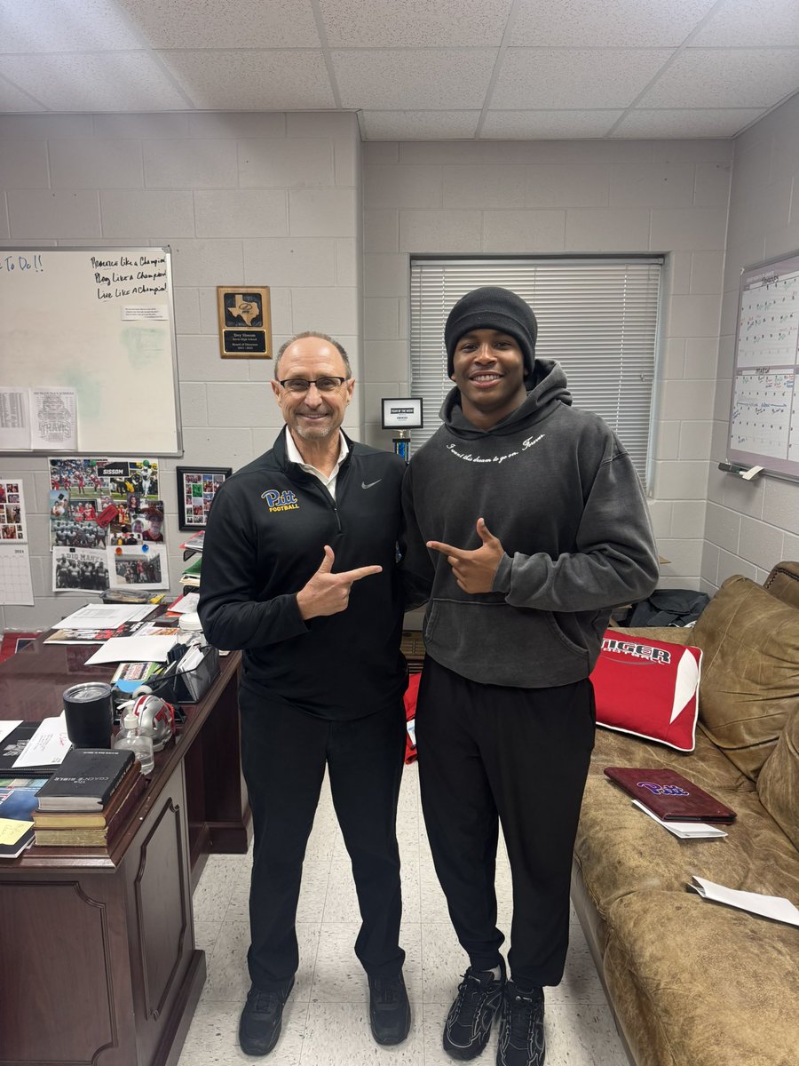 Pittsburgh Sports Now (@pghsportsnow) on Twitter photo Congratulations to this junior from Texas for receiving his first Power 4 offer this afternoon from <a href="/BatesBacker/">Randy Bates</a>. pittsburghsportsnow.com/2025/01/28/the… <a href="/htxdavis/">Davis Kinney</a> Congratulations to this junior from Texas for receiving his first Power 4 offer this afternoon from <a href="/BatesBacker/">Randy Bates</a>. pittsburghsportsnow.com/2025/01/28/the… <a href="/htxdavis/">Davis Kinney</a>