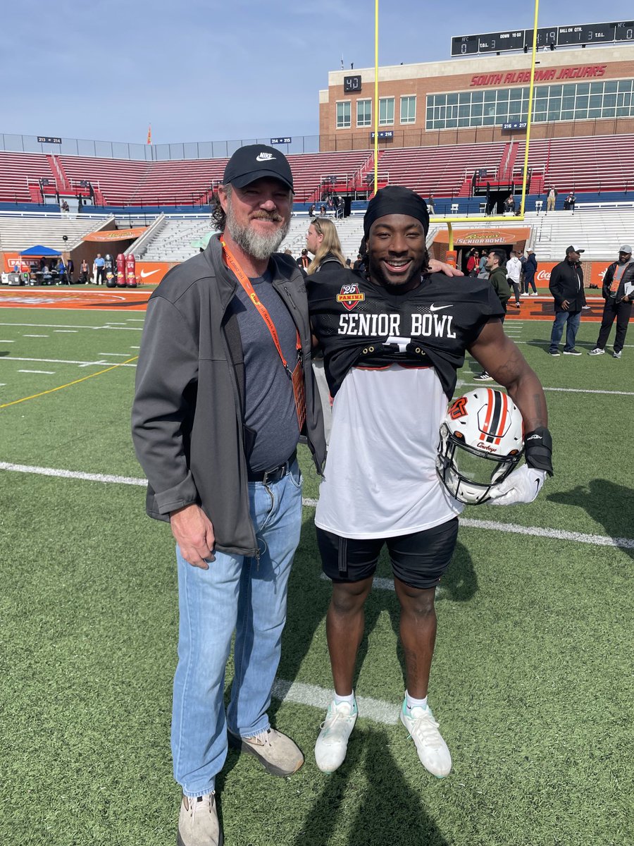 Still fun watching this guy play football! ⁦<a href="/tkconfidential_/">Nick Martin</a>⁩