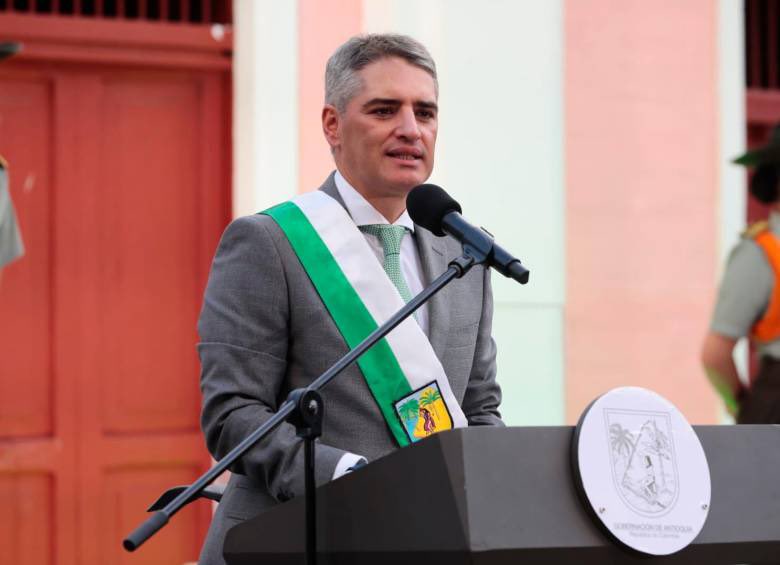 Alcaldía de El Santuario (@alcsantuario) on Twitter photo La Alcaldía El Santuario se solidaria con el Gobernador <a href="/AndresJRendonC/">Andrés Julián</a> por las amenazas recibidas en las últimas horas por las Disidencias de las FARC.
Todo nuestro apoyo al Gobernador y a su empeño por brindar seguridad y tranquilidad a los antioqueños.
¡Fuerza Gobernador! La Alcaldía El Santuario se solidaria con el Gobernador <a href="/AndresJRendonC/">Andrés Julián</a> por las amenazas recibidas en las últimas horas por las Disidencias de las FARC.
Todo nuestro apoyo al Gobernador y a su empeño por brindar seguridad y tranquilidad a los antioqueños.
¡Fuerza Gobernador!