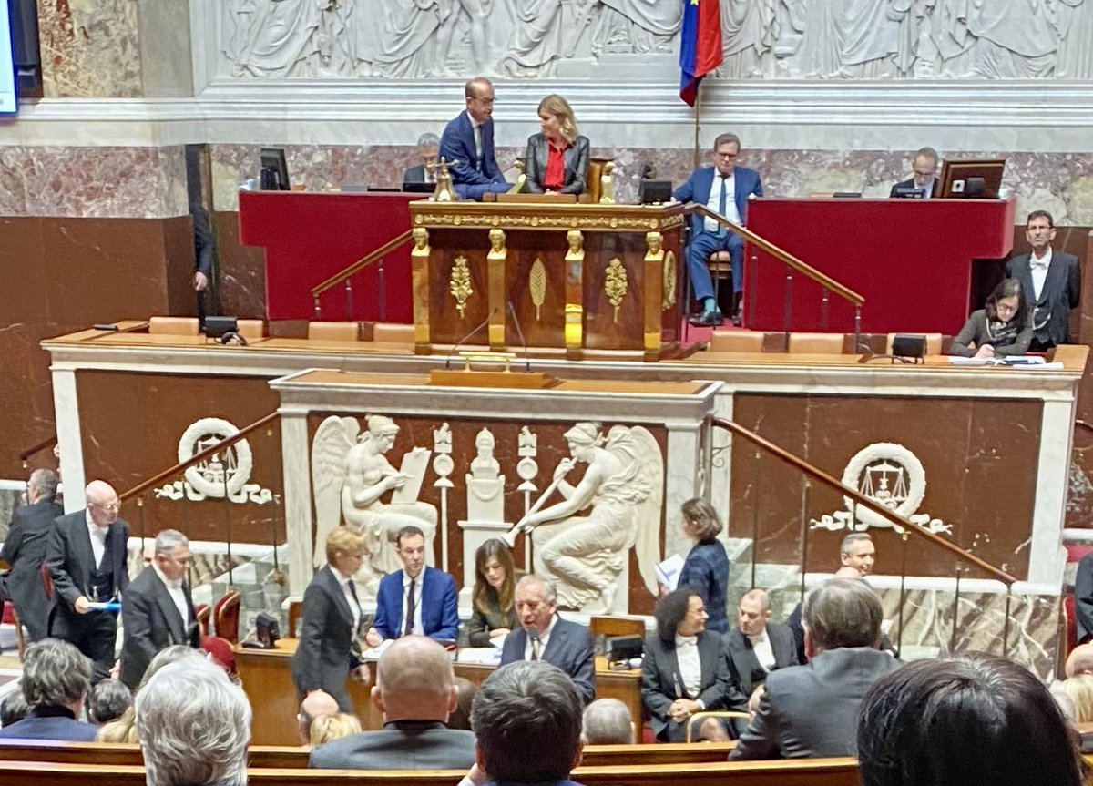 Net et profond désaccord avec les propos confirmés de @FBayrou sur l'immigration. Il y a mille manière d'exposer le caractère exceptionnel de la situation à Mayotte sans utiliser - et par là-même accréditer - la rhétorique du RN et de l’extrême droite. #DirectAN