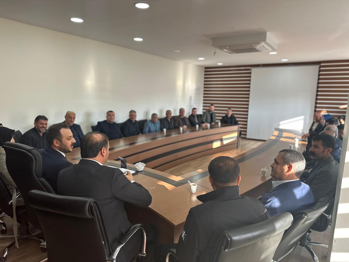 “Kurtalan İlçe Başkanımız ve yönetimi ile ilçe Kadın Kolları Başkanımız ve yönetimi, İl Başkanımıza hayırlı olsun ziyaretinde bulundular. Birlik ve beraberlik içerisinde azimle çalışmaya devam ediyoruz. Bu güzel ziyaretten dolayı tüm teşkilat mensuplarımıza teşekkür ederiz