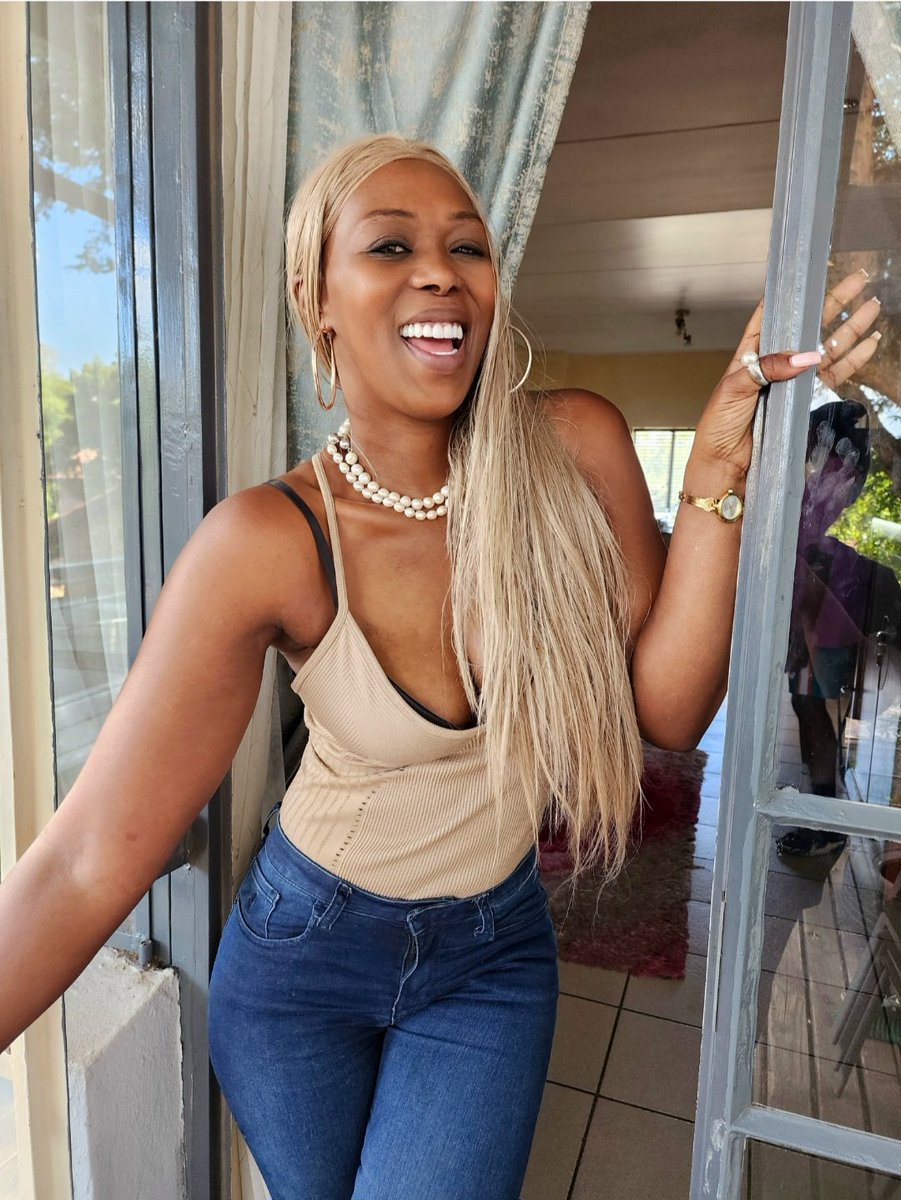 NonkosiT's tweet image. Her name is #BrendaNgxoli @Ngxoli 🥰🥰🥰