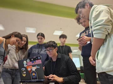 cesirecat's tweet image. Avui, fira de projectes maker com a jornada de cloenda del programa Global Teaching Labs GTL @MISTIatMIT  del @MIT amb 70 alumnes de centres del #ProgramaFaig d'arreu del territori.  Els FaigLabs dels centres estan en acció. @educaciocat @EduCaixa_CAT @eniubo