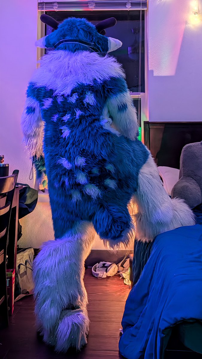 SwagEpic3's tweet photo. Messing around with colors! #fursuit #furry https://t.co/2ieyekGczv