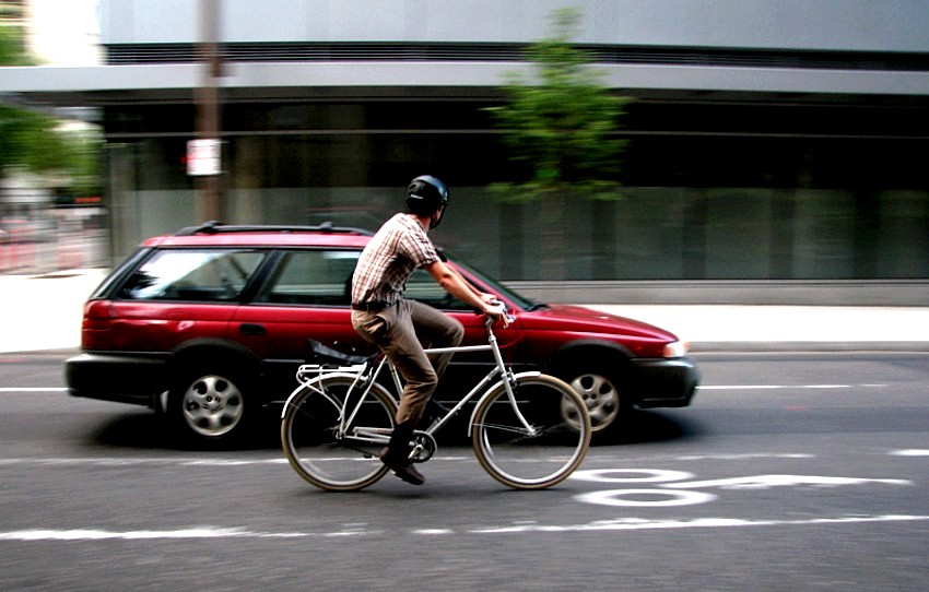 vlourbano's tweet photo. Ir en bicicleta al trabajo es saludable, divertido, fácil y asequible, ¡pero eso no es todo! 🚲🙋‍♀️Estas son las 10 principales razones por las que todos deberían ir en bicicleta al trabajo. https://t.co/7jPZGjQ0BD https://t.co/zlzToWBOAN